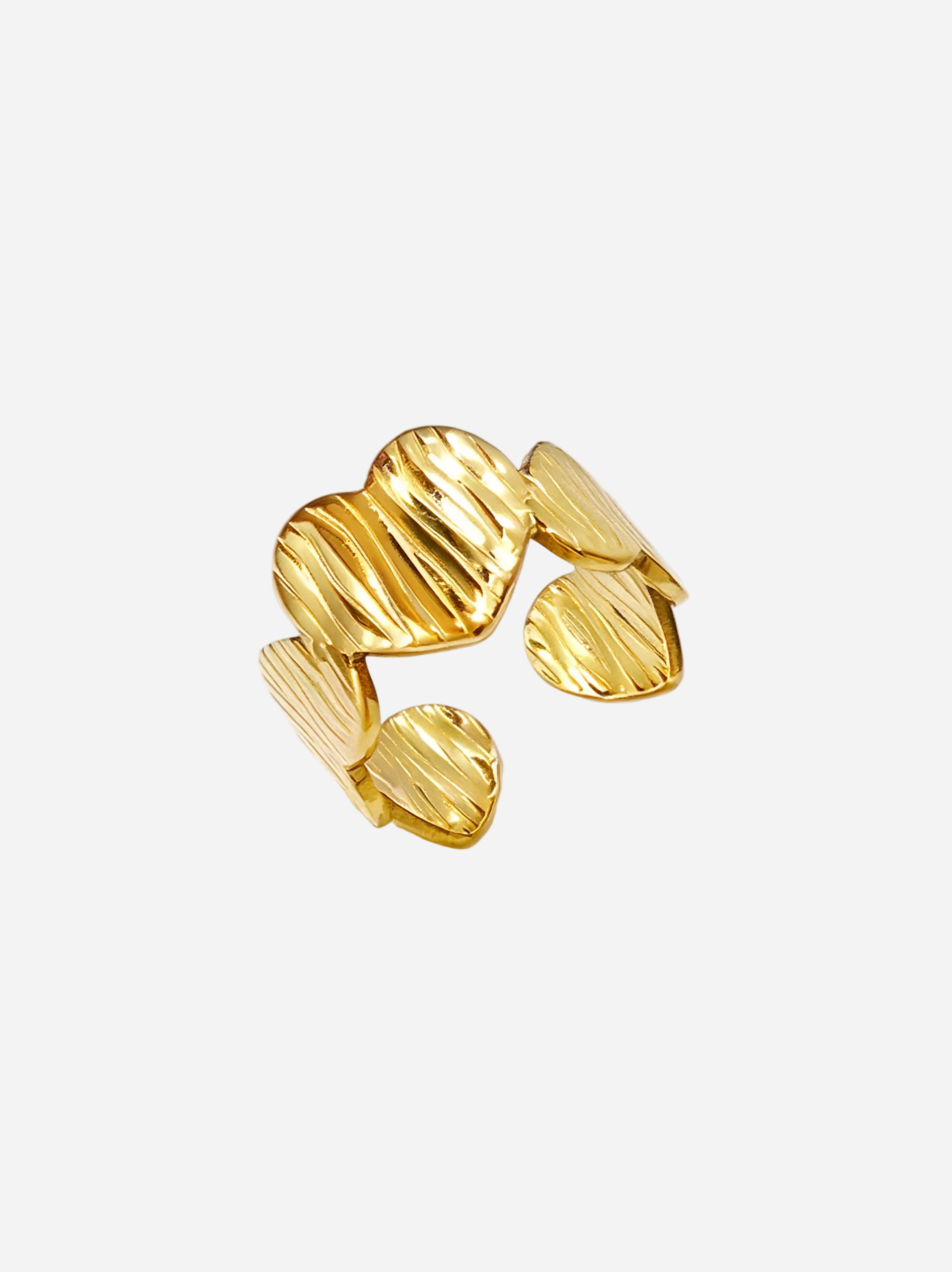 Goldfarbener Statement-Ring mit gerippten, herzförmigen Einsätzen