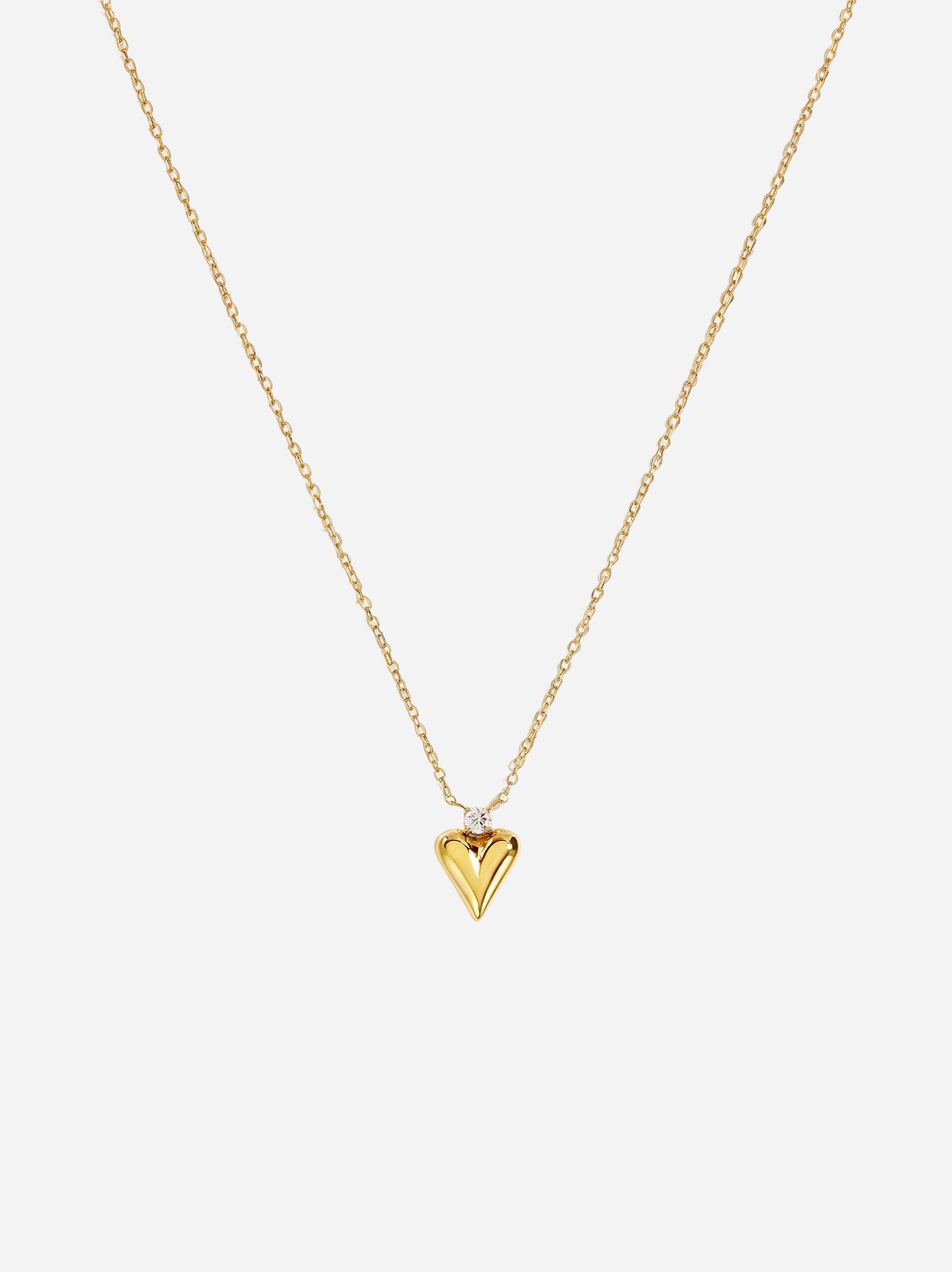 Goldene Halskette mit schlichtem Herzanhänger